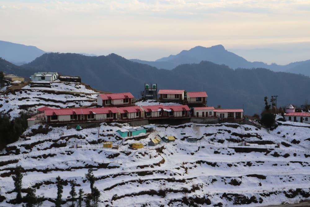 best time to see snow in mussoorie, and why starz clarks inn is a great base